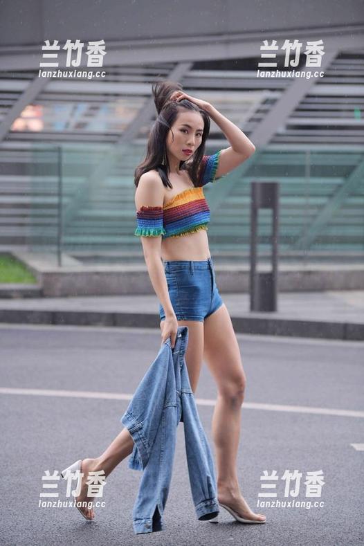魔镜街拍 - 曼曼的照片中，蕾丝让所有东西都变得轻松，图里居然还有我藏着的小纸条？