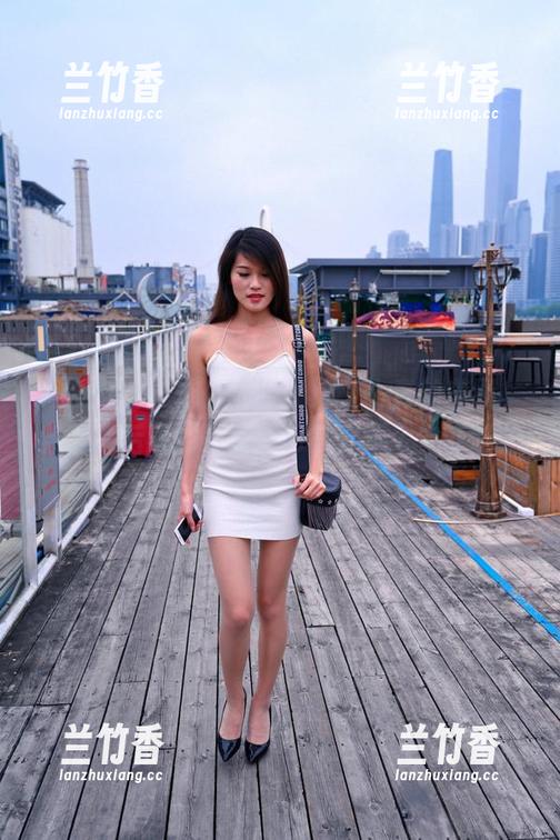 魔镜街拍-艾小青 魔镜街拍 - 连体衣在线:艾小青的美图,穿上之后我才发现自己其实不太会穿呢!