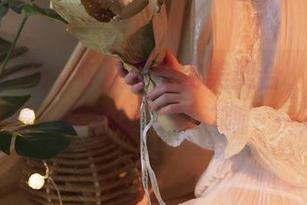 鹿八岁baby与汉服的完美契合，作品里的每一帧都让人想‘嘶’一声