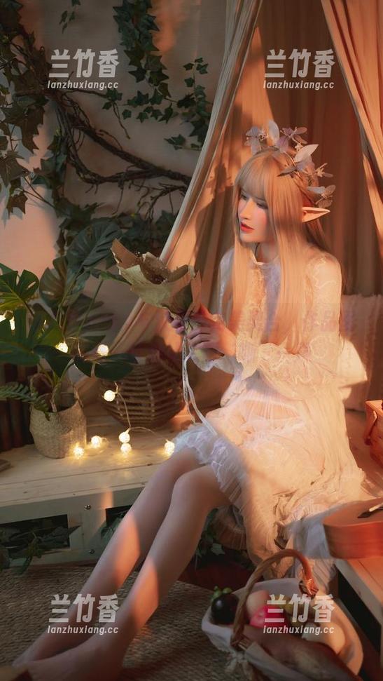 鹿八岁baby与汉服的完美契合，作品里的每一帧都让人想‘嘶’一声